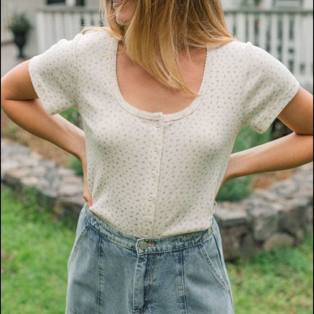Neuflora Cream Short Sleeve Scoop Neck Tee with Subtle Floral Print